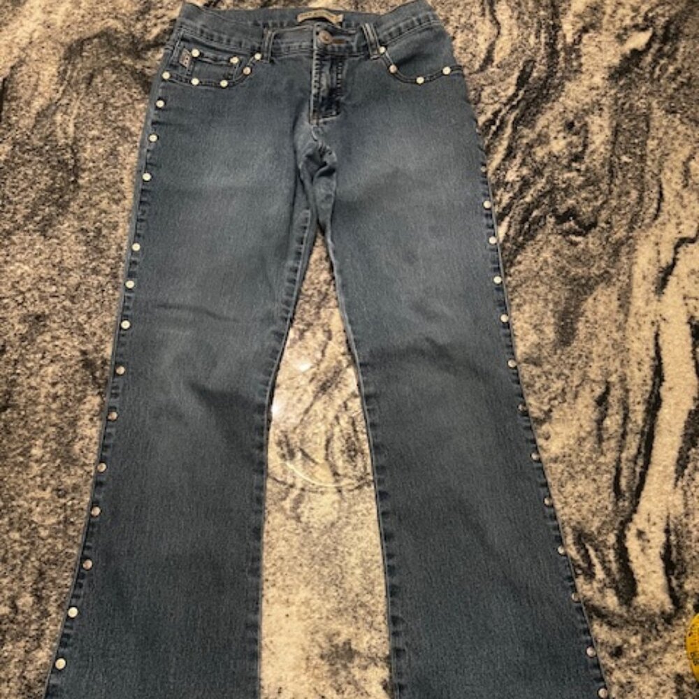 Max Studio jeans stud embellishments along front pocket and‎ outer legs Size 0